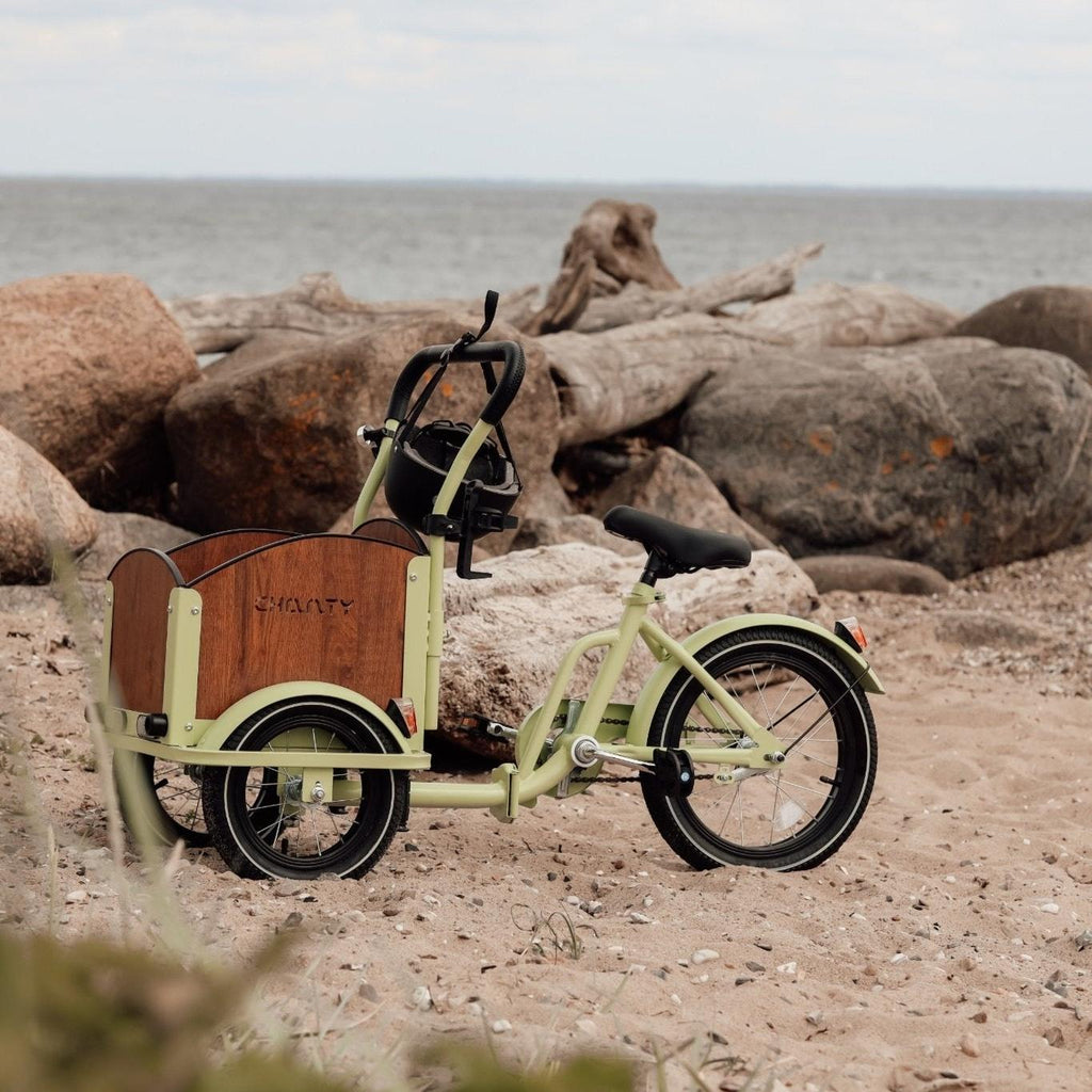 Chanty Cargo Kid - Grøn inkl. hjelm, flaskeholder, håndtag i 2 farver og ringklokke - BørnecyklerneChantyBørnecyklerneGrøn: BLC16 - GRNChanty Cargo Kid - Grøn inkl. hjelm, flaskeholder, håndtag i 2 farver og ringklokke