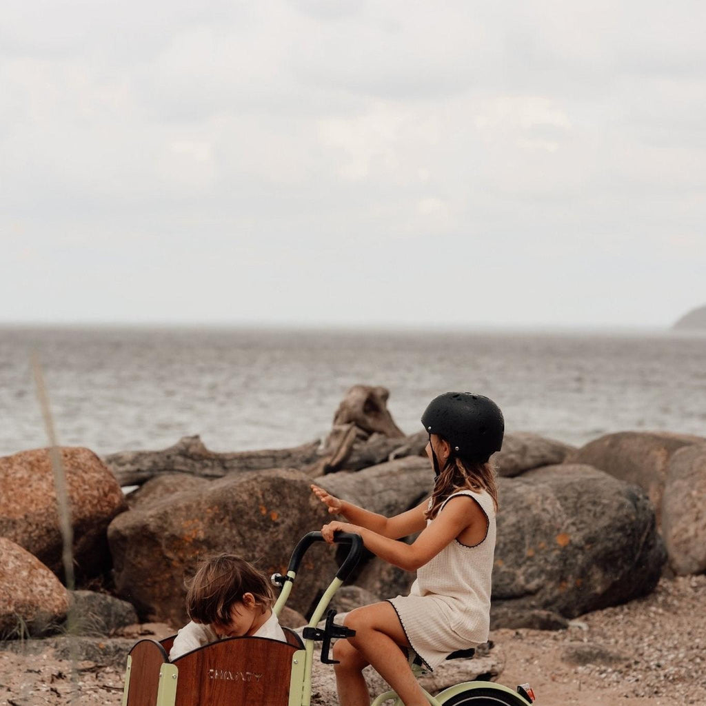 Chanty Cargo Kid - Grøn inkl. hjelm, flaskeholder, håndtag i 2 farver og ringklokke - BørnecyklerneChantyBørnecyklerneGrøn: BLC16 - GRNChanty Cargo Kid - Grøn inkl. hjelm, flaskeholder, håndtag i 2 farver og ringklokke