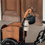 Chanty Cargo Kid - Sort inkl. hjelm, flaskeholder, håndtag i 2 farver og ringklokke - BørnecyklerneChantyBørnecyklerneSort: BLC16 - SRTChanty Cargo Kid - Sort inkl. hjelm, flaskeholder, håndtag i 2 farver og ringklokke