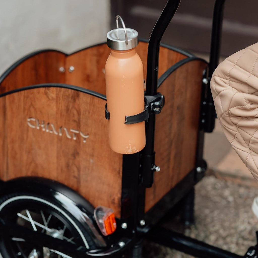 Chanty Cargo Kid - Sort inkl. hjelm, flaskeholder, håndtag i 2 farver og ringklokke - BørnecyklerneChantyBørnecyklerneSort: BLC16 - SRTChanty Cargo Kid - Sort inkl. hjelm, flaskeholder, håndtag i 2 farver og ringklokke