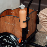 Chanty Cargo Kid - Sort inkl. hjelm, flaskeholder, håndtag i 2 farver og ringklokke - BørnecyklerneChantyBørnecyklerneSort: BLC16 - SRTChanty Cargo Kid - Sort inkl. hjelm, flaskeholder, håndtag i 2 farver og ringklokke