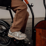 Chanty Cargo Kid - Sort inkl. hjelm, flaskeholder, håndtag i 2 farver og ringklokke - BørnecyklerneChantyBørnecyklerneSort: BLC16 - SRTChanty Cargo Kid - Sort inkl. hjelm, flaskeholder, håndtag i 2 farver og ringklokke