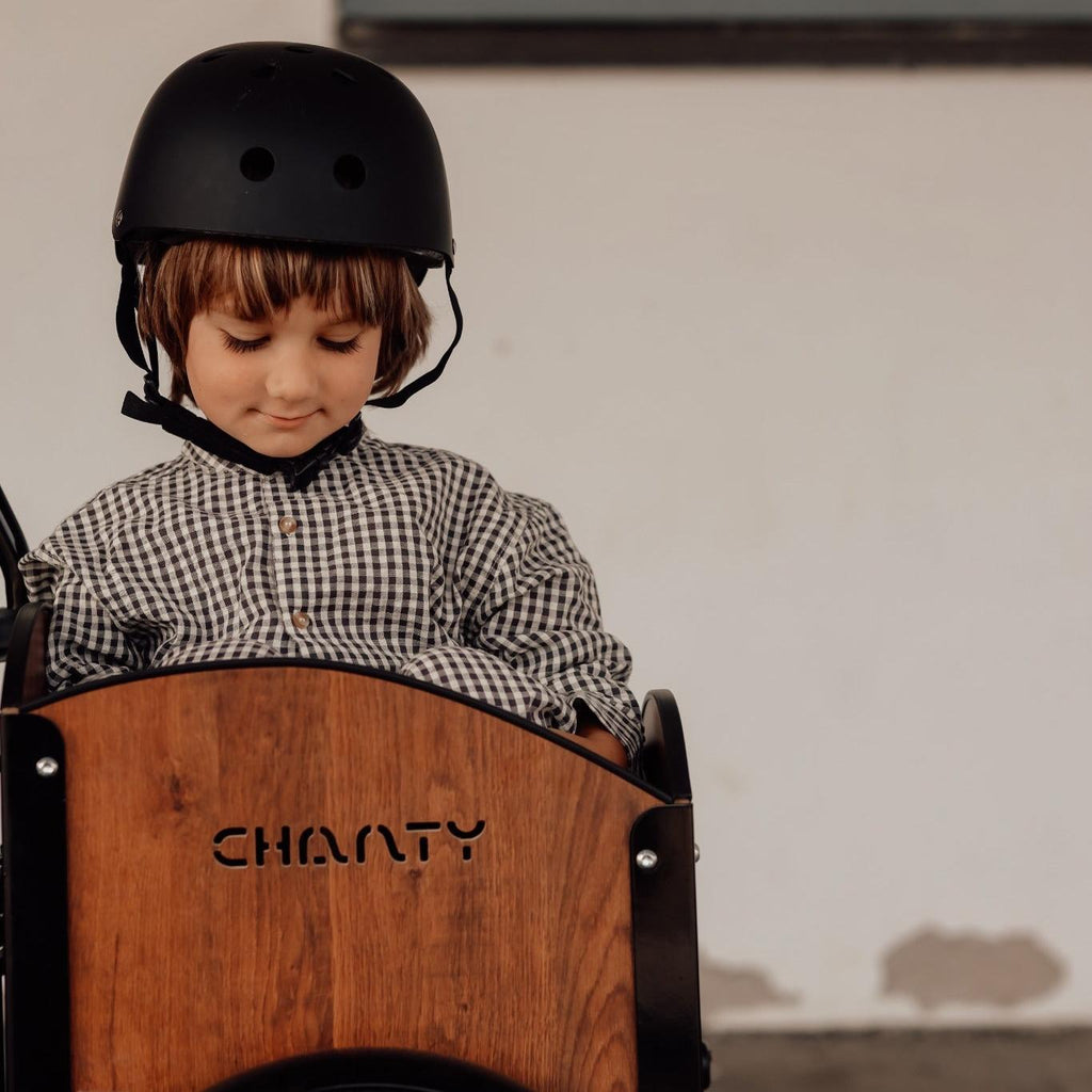 Chanty Cargo Kid - Sort inkl. hjelm, flaskeholder, håndtag i 2 farver og ringklokke - BørnecyklerneChantyBørnecyklerneSort: BLC16 - SRTChanty Cargo Kid - Sort inkl. hjelm, flaskeholder, håndtag i 2 farver og ringklokke