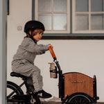 Chanty Cargo Kid - Sort inkl. hjelm, flaskeholder, håndtag i 2 farver og ringklokke - BørnecyklerneChantyBørnecyklerneSort: BLC16 - SRTChanty Cargo Kid - Sort inkl. hjelm, flaskeholder, håndtag i 2 farver og ringklokke