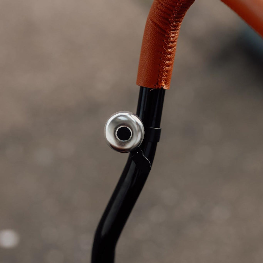 Chanty Cargo Kid - Sort inkl. hjelm, flaskeholder, håndtag i 2 farver og ringklokke - BørnecyklerneChantyBørnecyklerneSort: BLC16 - SRTChanty Cargo Kid - Sort inkl. hjelm, flaskeholder, håndtag i 2 farver og ringklokke