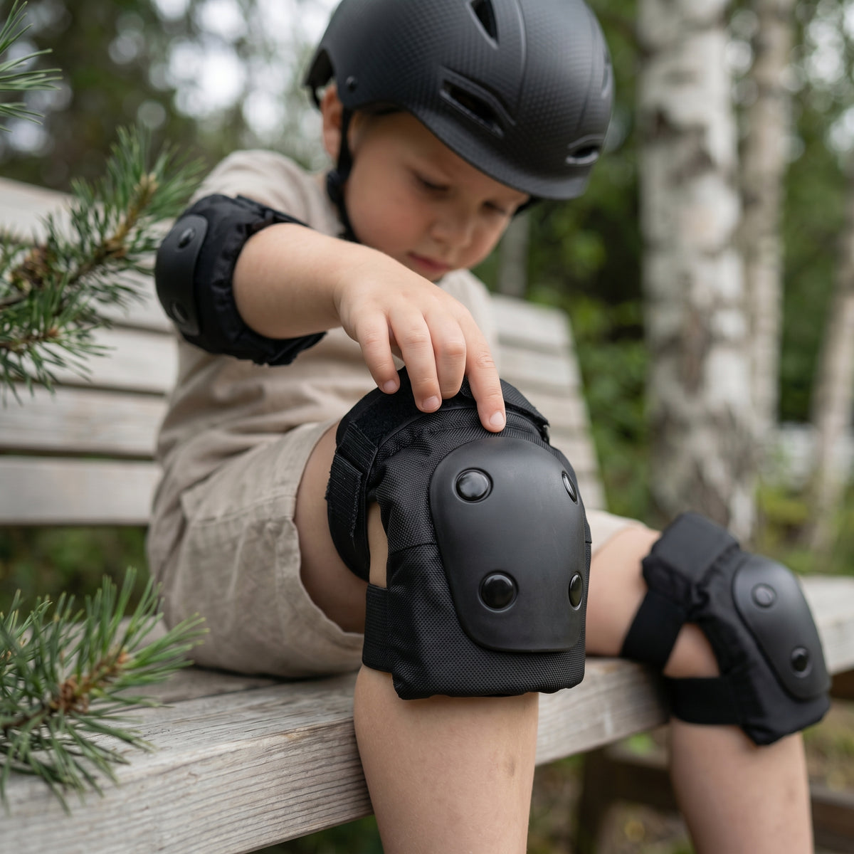 CHANTY Casco infantil + Set de protección – Negro